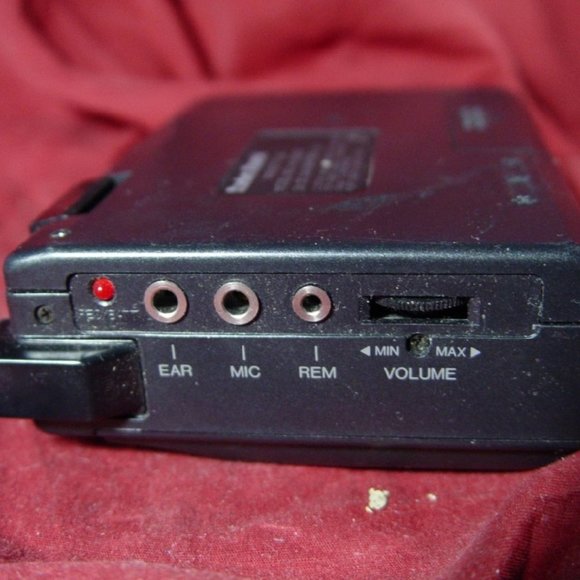 RadioShack Minisette 20 14-1055B Voice Actuated Cassette Tape Recorder W/Mic - Picture 6 of 8